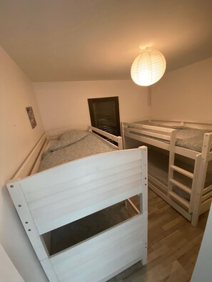 6 camere, Wi-Fi, lenzuola