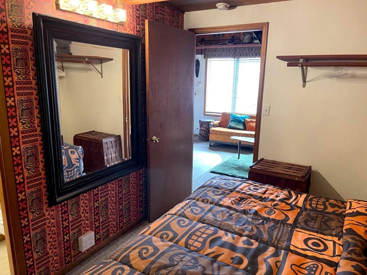 2 bedrooms, desk, iron/ironing board, WiFi
