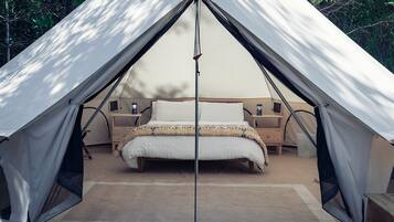 1 bedroom, bed sheets