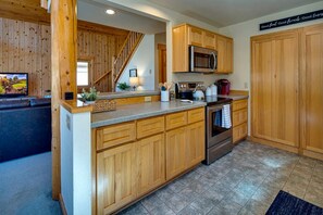 Fridge, microwave, stovetop, dishwasher