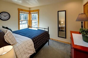 3 bedrooms, in-room safe, desk, iron/ironing board