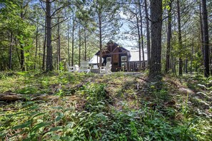Unclassified image, 3 of 67, button - Breathtaking Luxurious Cabin with Fire Pit, Screened Beautiful Porch and Jacuzzi in Oklahoma (Broken Bow)