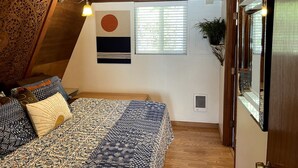 2 bedrooms, iron/ironing board, WiFi, bed sheets - Gorgeous A-Frame by the Beach in Otter Rock, Oregon (Otter Rock)