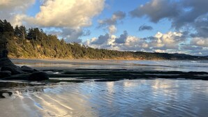Beach nearby, surfing, fishing - Gorgeous A-Frame by the Beach in Otter Rock, Oregon (Otter Rock)