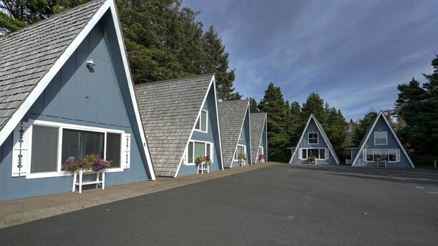 Exterior - Gorgeous A-Frame by the Beach in Otter Rock, Oregon (Otter Rock)