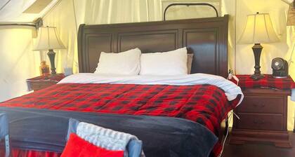 Cozy Tented Cabin with Stunning Sights in Conner, Montana