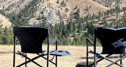Cozy Tented Cabin with Stunning Sights in Conner, Montana