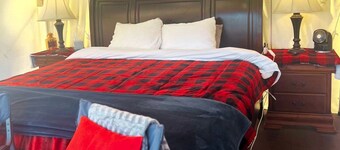 Cozy Tented Cabin with Stunning Sights in Conner, Montana