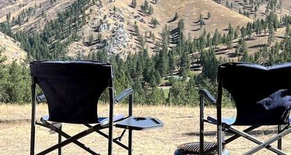 Cozy Tented Cabin with Stunning Sights in Conner, Montana