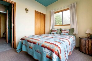 4 bedrooms, desk, iron/ironing board, WiFi