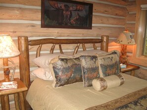 1 bedroom, WiFi, bed sheets - Rocky Mountains Getaway: Gorgeous Log Cabin in Darby, Montana (Darby)