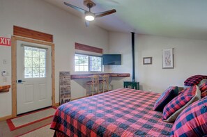 4 habitaciones, escritorio, tabla de planchar con plancha y wifi 
