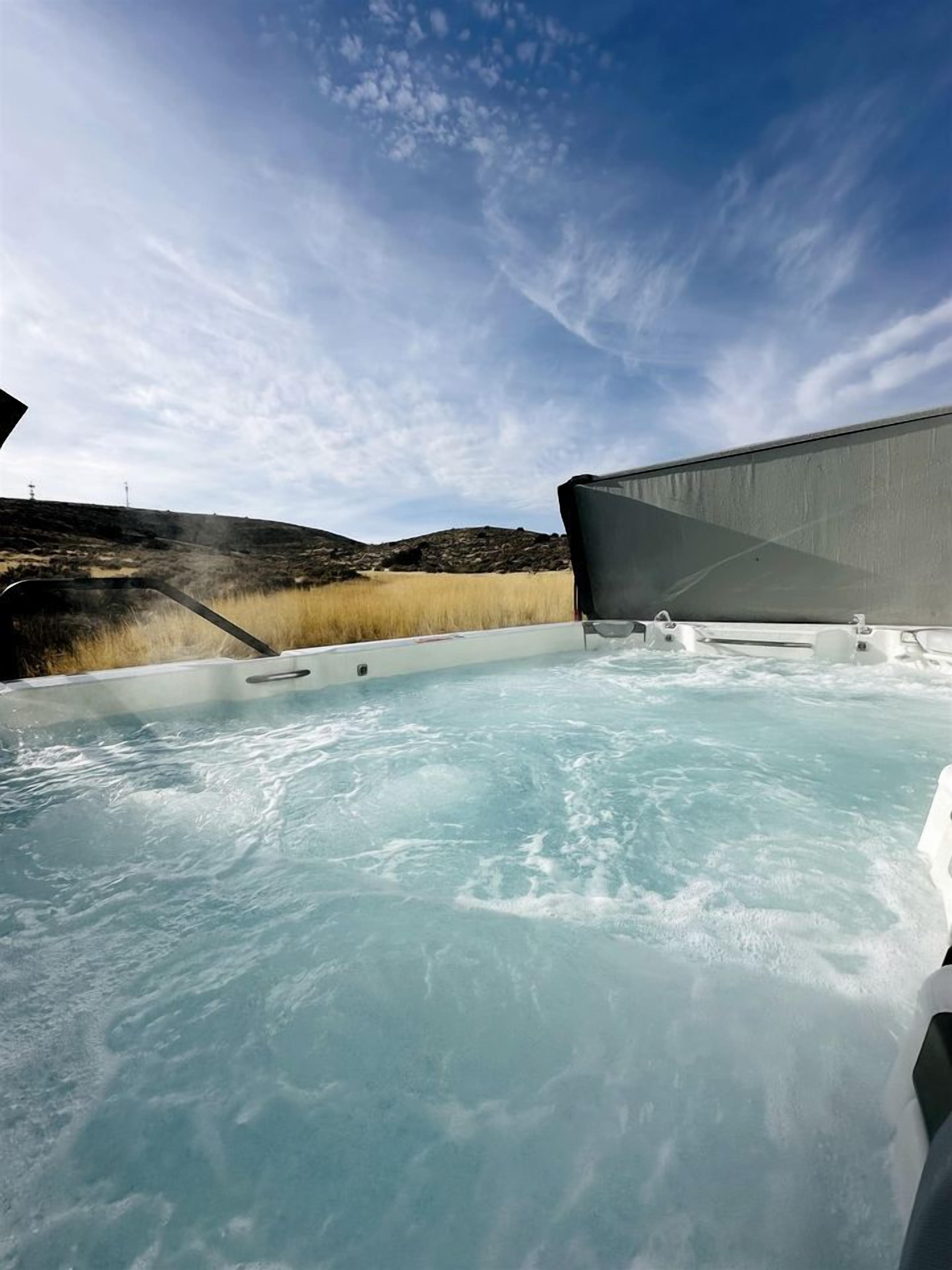 Bañera de hidromasaje al aire libre
