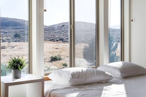 8 bedrooms, desk, iron/ironing board, WiFi - Breathtaking Cottage with Hot-tub in Eagle Mountain, Utah (Eagle Mountain)