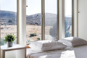 8 bedrooms, desk, iron/ironing board, WiFi