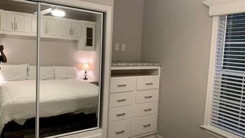 1 bedroom, desk, WiFi, bed sheets