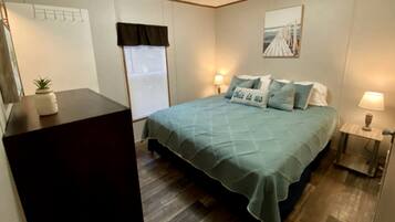 Desk, WiFi, bed sheets