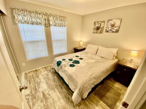 1 غرفة نوم ومكتب وواي فاي وملاءات أسرّة