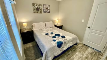 1 bedroom, desk, WiFi, bed sheets