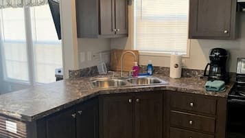 Coffee/tea maker, cookware/dishes/utensils, dining tables