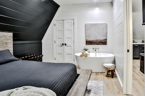 Desk, WiFi, bed sheets