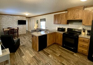 Coffee/tea maker, cookware/dishes/utensils