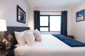 2 slaapkamers, een bureau, een strijkplank/strijkijzer, gratis wifi