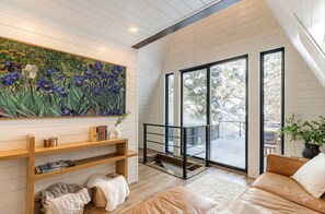 TV - Lovely Secluded A-frame with Hot-tub in Sundance, Utah (Sundance)