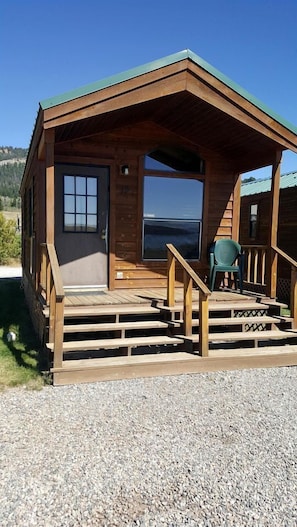 Exterior detail - Beautiful Lakefront Cabin with Stunning Sights in Montana (West Yellowstone)