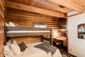 3 bedrooms, desk, WiFi, bed sheets