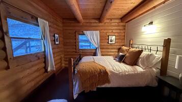 3 bedrooms, desk, WiFi, bed sheets