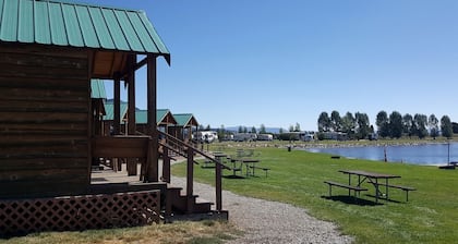 Fantastic Cabin with Fire Pit Close to West Yellowstone, Montana