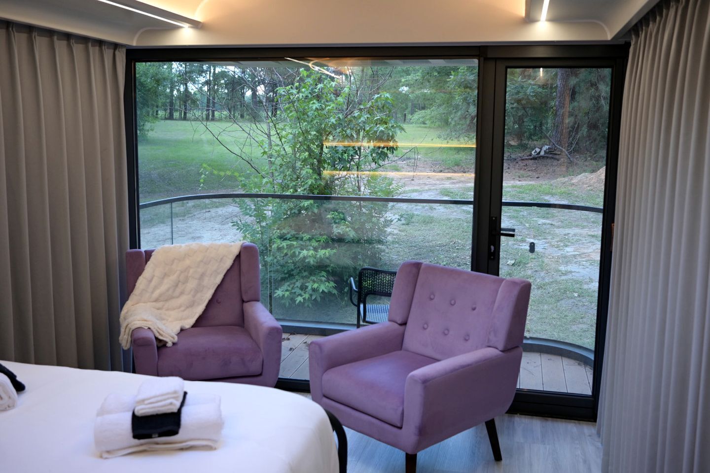 1 bedroom, desk, WiFi, bed sheets