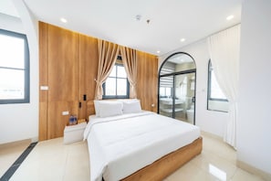 Deluxe Triple Room, Multiple Beds, Non Smoking, City View - Azure Bay Hotel (Ha Long)