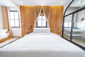 Habitación triple Deluxe, varias camas, para no fumadores, vista a la ciudad | Vista desde la habitación