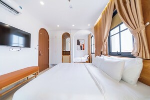 ห้องดีลักซ์ทริปเปิล, หลายเตียง, ปลอดบุหรี่, วิวเมือง | Wi-Fi ฟรี, ผ้าปูที่นอน