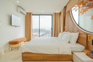Executive Double Room, Balcony, Bay View | Free WiFi, bed sheets - Azure Bay Hotel (Ha Long)