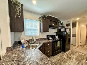 Køkkentøj/tallerkener/redskaber