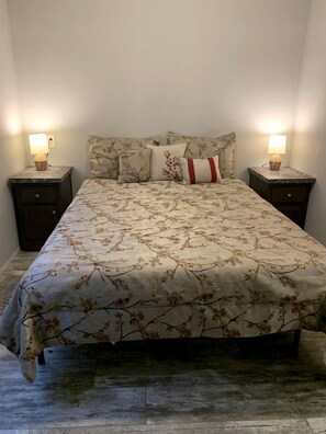 1 غرفة نوم ومكتب وواي فاي وملاءات أسرّة