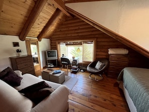 3 bedrooms, desk, iron/ironing board, WiFi