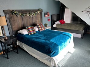 Room - Spacious Vacation Home with Madison River Frontage near Yellowstone in Ennis, Montana (Cameron)