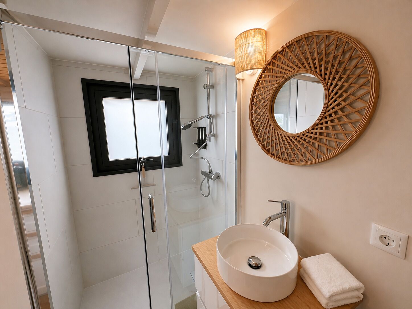 Premier Double Room, Mountain View | Bathroom | Shower, free toiletries, hair dryer, towels