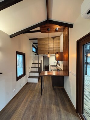 Premier-Doppelzimmer, Bergblick | Eigene Küche | Mini-Kühlschrank, Mikrowelle, Herdplatte, Kochgeschirr/Geschirr/Besteck