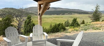 Charming Cabin with Panoramic Mountain Views near Pony in the Tobacco Root Foothills, Montana