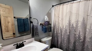 Hair dryer, towels - Charming Cabin with Panoramic Mountain Views near Pony in the Tobacco Root Foothills, Montana (Pony)