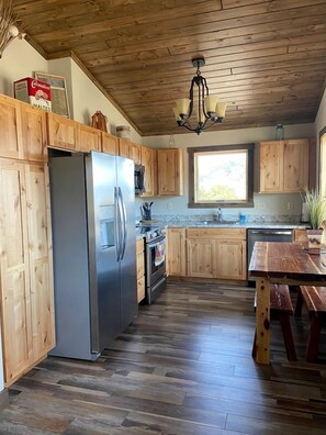 雪櫃、微波爐、爐具、洗碗機