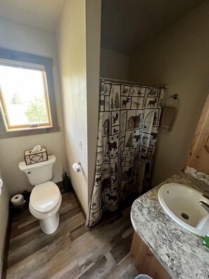Unclassified image, 3 of 9, button - Charming Cabin with Mountain Views Near Madison River in Ennis, Montana (Ennis)