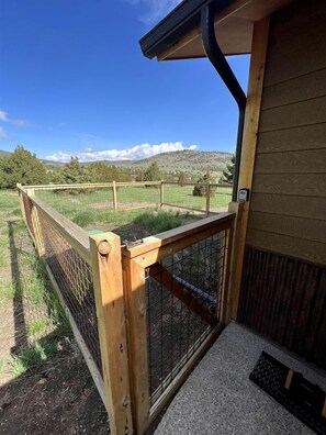 Unclassified image, 5 of 9, button - Charming Cabin with Mountain Views Near Madison River in Ennis, Montana (Ennis)