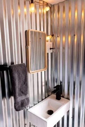 Håndklæder, Sæbe, Shampoo, Toiletpapir