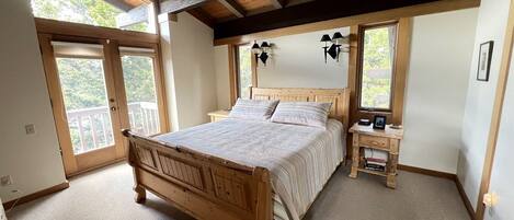 4 bedrooms, desk, iron/ironing board, WiFi